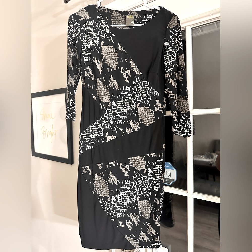 Flattering Taylor Knee Length Dress RARE DESIGN
